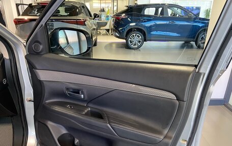 Mitsubishi Outlander III рестайлинг 3, 2019 год, 3 150 000 рублей, 17 фотография