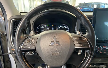 Mitsubishi Outlander III рестайлинг 3, 2019 год, 3 150 000 рублей, 12 фотография