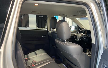 Mitsubishi Outlander III рестайлинг 3, 2019 год, 3 150 000 рублей, 20 фотография