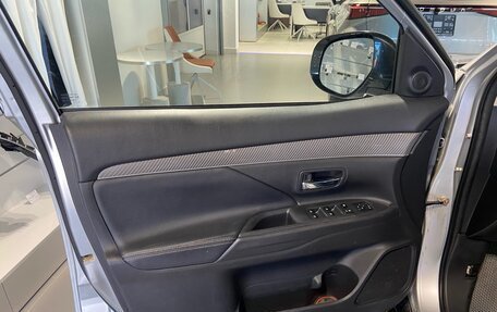Mitsubishi Outlander III рестайлинг 3, 2019 год, 3 150 000 рублей, 9 фотография