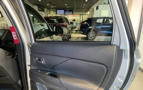 Mitsubishi Outlander III рестайлинг 3, 2019 год, 3 150 000 рублей, 19 фотография