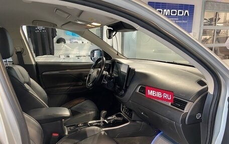 Mitsubishi Outlander III рестайлинг 3, 2019 год, 3 150 000 рублей, 18 фотография