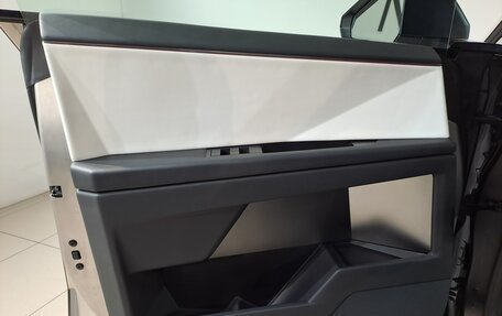 Tesla Cybertruck, 2024 год, 19 990 000 рублей, 17 фотография
