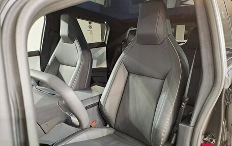 Tesla Cybertruck, 2024 год, 19 990 000 рублей, 13 фотография