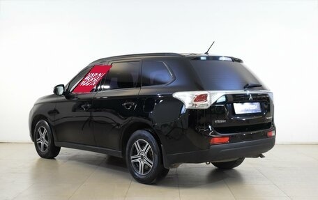 Mitsubishi Outlander III рестайлинг 3, 2013 год, 1 240 000 рублей, 2 фотография