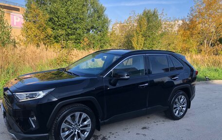 Toyota RAV4, 2019 год, 2 950 000 рублей, 2 фотография