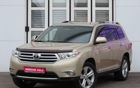 Toyota Highlander III, 2012 год, 1 890 000 рублей, 1 фотография