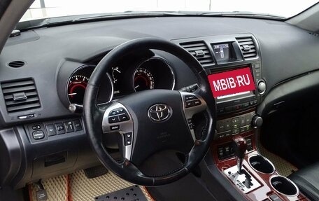 Toyota Highlander III, 2012 год, 1 890 000 рублей, 4 фотография