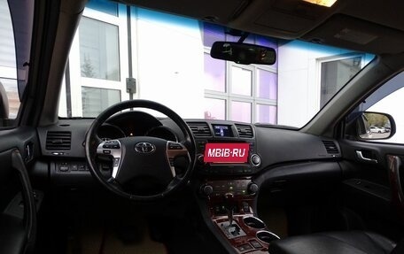 Toyota Highlander III, 2012 год, 1 890 000 рублей, 15 фотография