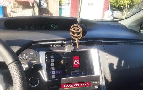 Toyota Prius, 2010 год, 1 050 000 рублей, 6 фотография