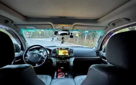 Toyota Land Cruiser 200, 2009 год, 2 600 000 рублей, 8 фотография