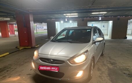 Hyundai Solaris II рестайлинг, 2012 год, 680 000 рублей, 2 фотография