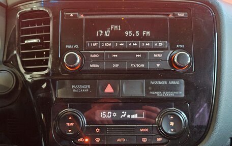 Mitsubishi Outlander III рестайлинг 3, 2015 год, 1 549 000 рублей, 13 фотография