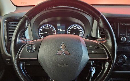 Mitsubishi Outlander III рестайлинг 3, 2015 год, 1 549 000 рублей, 10 фотография