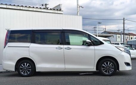 Toyota Esquire I, 2021 год, 2 320 000 рублей, 5 фотография