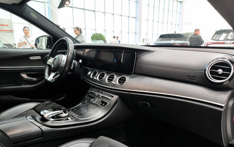 Mercedes-Benz E-Класс, 2018 год, 3 250 000 рублей, 15 фотография