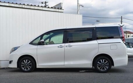 Toyota Esquire I, 2021 год, 2 320 000 рублей, 4 фотография