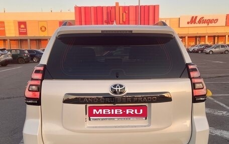 Toyota Land Cruiser Prado 150 рестайлинг 2, 2021 год, 5 400 000 рублей, 2 фотография
