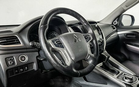 Mitsubishi Pajero Sport III рестайлинг, 2017 год, 2 897 000 рублей, 13 фотография