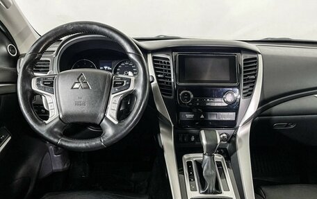 Mitsubishi Pajero Sport III рестайлинг, 2017 год, 2 897 000 рублей, 12 фотография