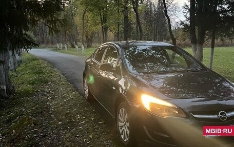 Opel Astra J, 2013 год, 850 000 рублей, 2 фотография