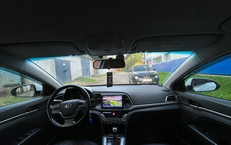 Hyundai Elantra VI рестайлинг, 2016 год, 1 600 000 рублей, 6 фотография