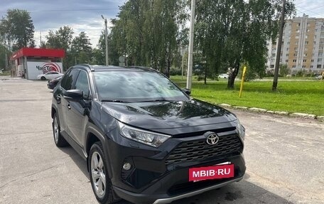 Toyota RAV4, 2020 год, 2 490 000 рублей, 2 фотография