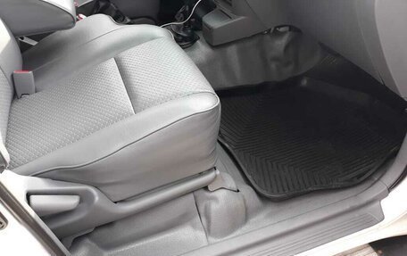 Toyota Land Cruiser 100 рестайлинг 2, 2001 год, 3 999 999 рублей, 17 фотография
