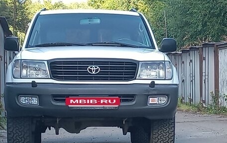 Toyota Land Cruiser 100 рестайлинг 2, 2001 год, 3 999 999 рублей, 24 фотография