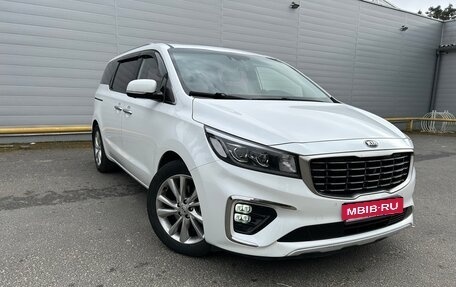KIA Carnival III, 2018 год, 3 200 000 рублей, 2 фотография