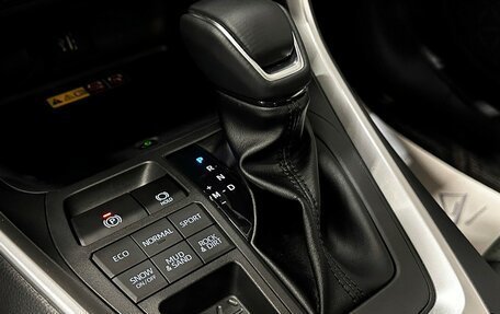 Toyota RAV4, 2024 год, 4 077 000 рублей, 28 фотография