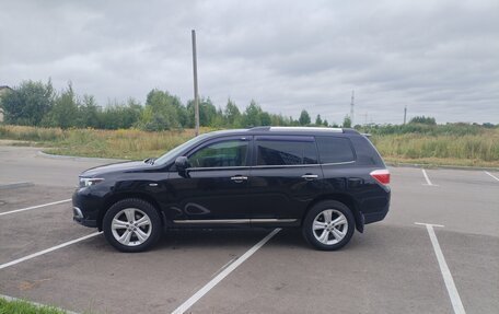 Toyota Highlander III, 2011 год, 1 950 000 рублей, 2 фотография