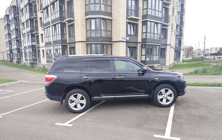 Toyota Highlander III, 2011 год, 1 950 000 рублей, 8 фотография