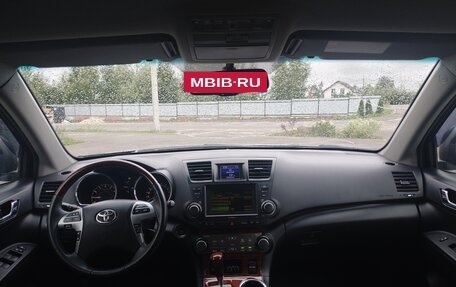 Toyota Highlander III, 2011 год, 1 950 000 рублей, 11 фотография