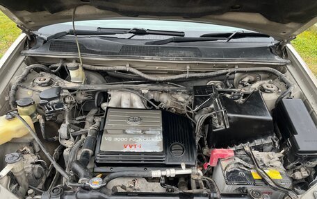 Toyota Kluger I, 2000 год, 1 050 000 рублей, 15 фотография