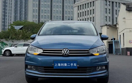 Volkswagen Touran III, 2022 год, 1 670 000 рублей, 2 фотография