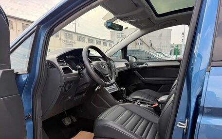 Volkswagen Touran III, 2022 год, 1 670 000 рублей, 9 фотография