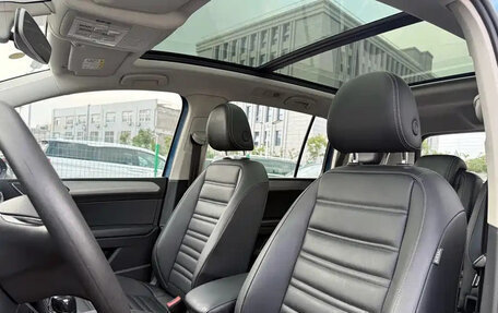 Volkswagen Touran III, 2022 год, 1 670 000 рублей, 10 фотография