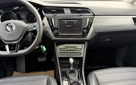 Volkswagen Touran III, 2022 год, 1 670 000 рублей, 6 фотография