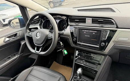 Volkswagen Touran III, 2022 год, 1 670 000 рублей, 13 фотография