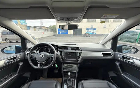 Volkswagen Touran III, 2022 год, 1 670 000 рублей, 26 фотография
