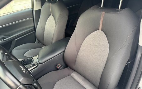 Toyota Camry, 2021 год, 2 850 000 рублей, 9 фотография