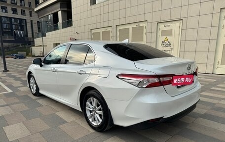 Toyota Camry, 2021 год, 2 850 000 рублей, 2 фотография
