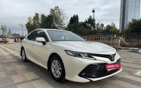 Toyota Camry, 2021 год, 2 850 000 рублей, 3 фотография
