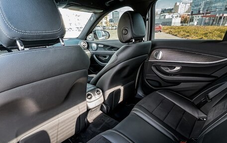 Mercedes-Benz E-Класс, 2020 год, 5 500 000 рублей, 3 фотография
