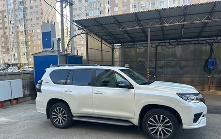 Toyota Land Cruiser Prado 150 рестайлинг 2, 2021 год, 6 500 000 рублей, 8 фотография
