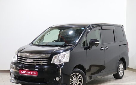 Toyota Noah III, 2013 год, 1 390 000 рублей, 1 фотография