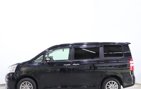Toyota Noah III, 2013 год, 1 390 000 рублей, 8 фотография