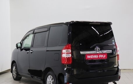 Toyota Noah III, 2013 год, 1 390 000 рублей, 7 фотография