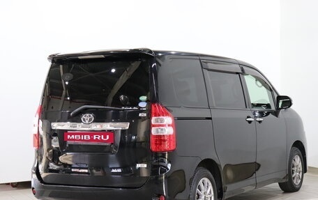 Toyota Noah III, 2013 год, 1 390 000 рублей, 5 фотография
